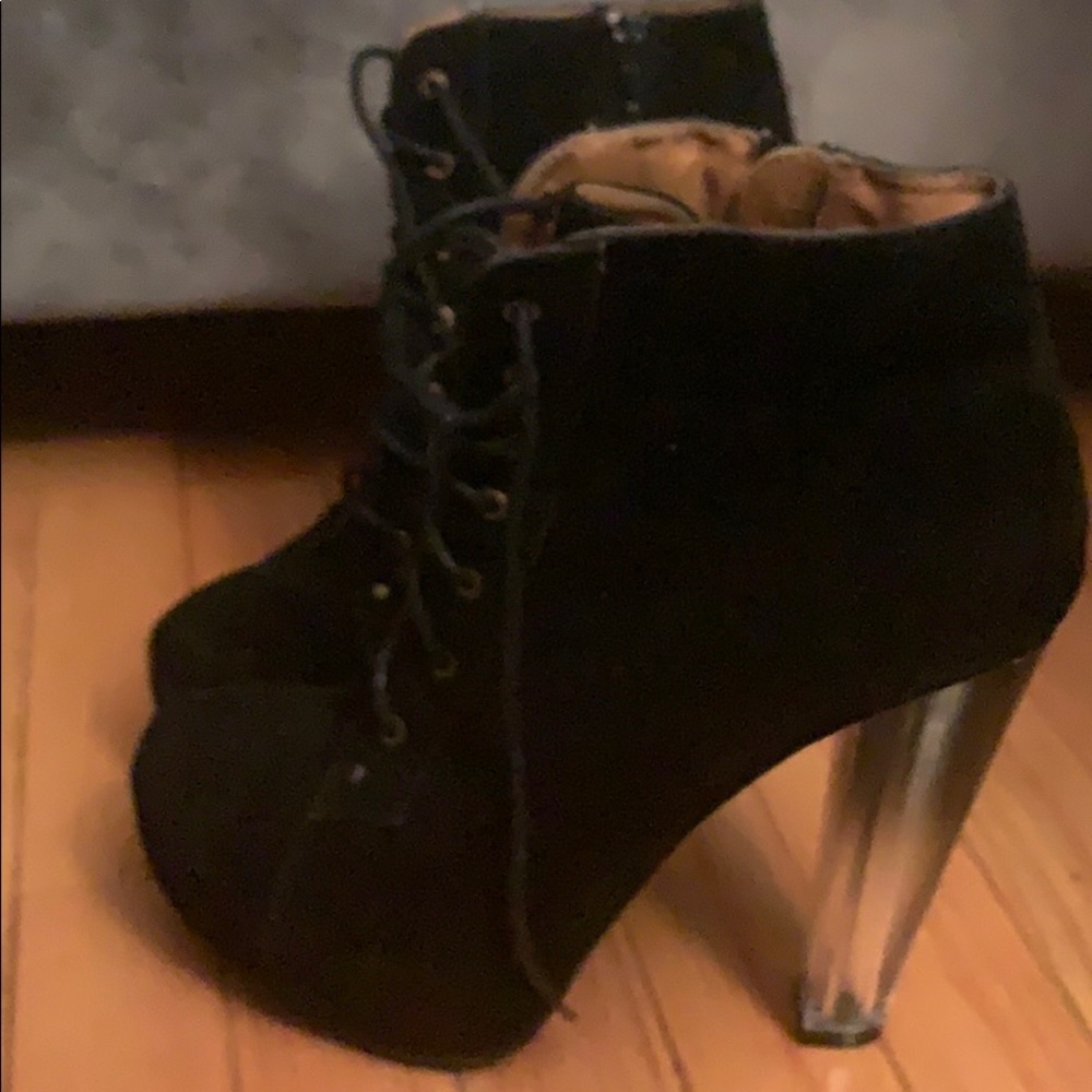 Black heels in women’s size 10